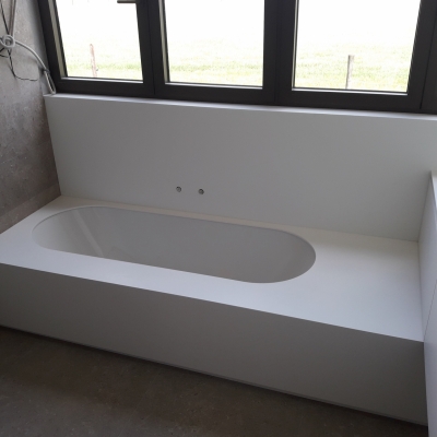 badkamer inrichting met solid surface afwerking | samenwerking met BVDL architecten