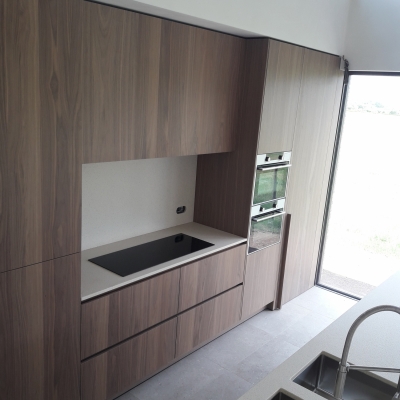 keukenwand in shinnoki | samenwerking met BVDL architecten