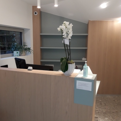 Hoekige en metrisch plafond | Tandarts drongen