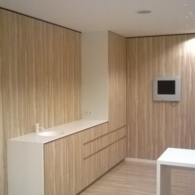 Laminaatwanden & lavabo consultatieruimte							| Oogartsenpraktijk Witters, Gent