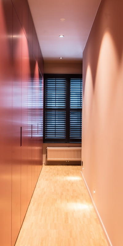 Gelakte kastenwand, scheidingswand, plafond							| appartement Gent 