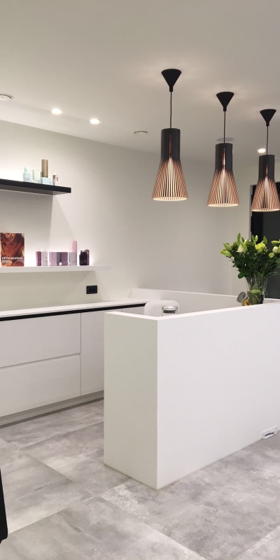 Balie, wandkasten, legbanken & plafond							| Kapsalon Emma, Anzegem