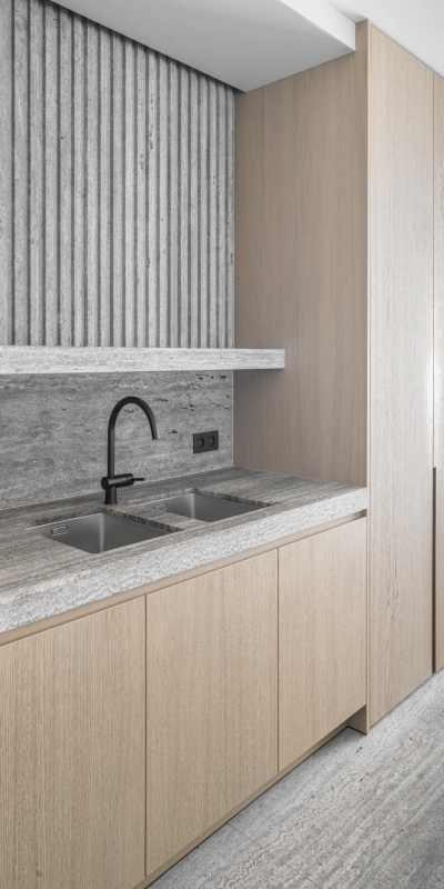 Keuken vervaardigd uit dik fineer (eik) | Bungalow Wielsbeke 