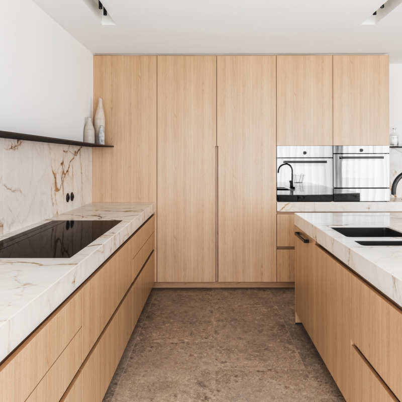 Unieke keuken afgewerkt met calacatta marmeren keukenblad | Villa Lendelede